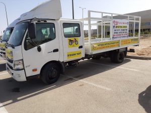 מדבקה של בית ספר לנהיגה יובלי - הדפסת מדבקות לרכב בדפוס רחב